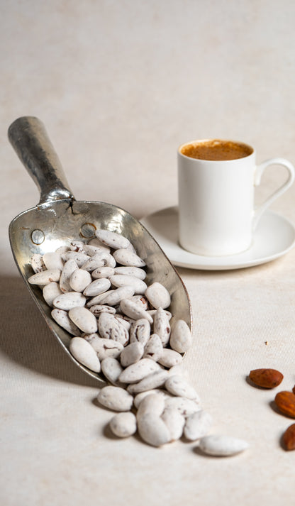 Yöresel beyaz badem şekeri, incecik şeker kaplaması ve çıtır taze bademiyle bayram ve özel günlerin vazgeçilmez ikramı.