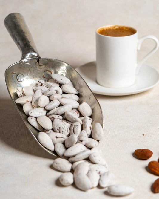 Yöresel beyaz badem şekeri, incecik şeker kaplaması ve çıtır taze bademiyle bayram ve özel günlerin vazgeçilmez ikramı.