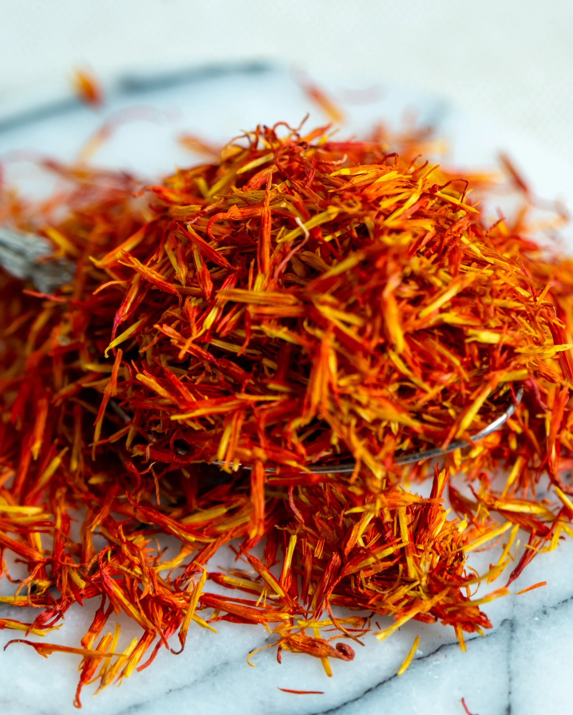 Almacı Pazarı doğal haspir, Antep yemeklerinde ve çorbalarda kullanılan kurutulmuş haspir çiçeği ve geleneksel sunumu.