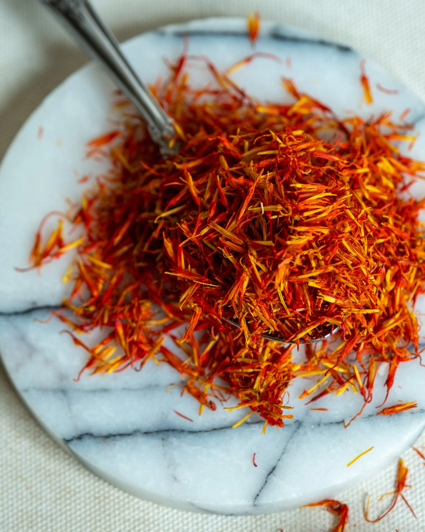 Almacı Pazarı doğal haspir, Antep yemeklerinde ve çorbalarda kullanılan kurutulmuş haspir çiçeği ve geleneksel sunumu.