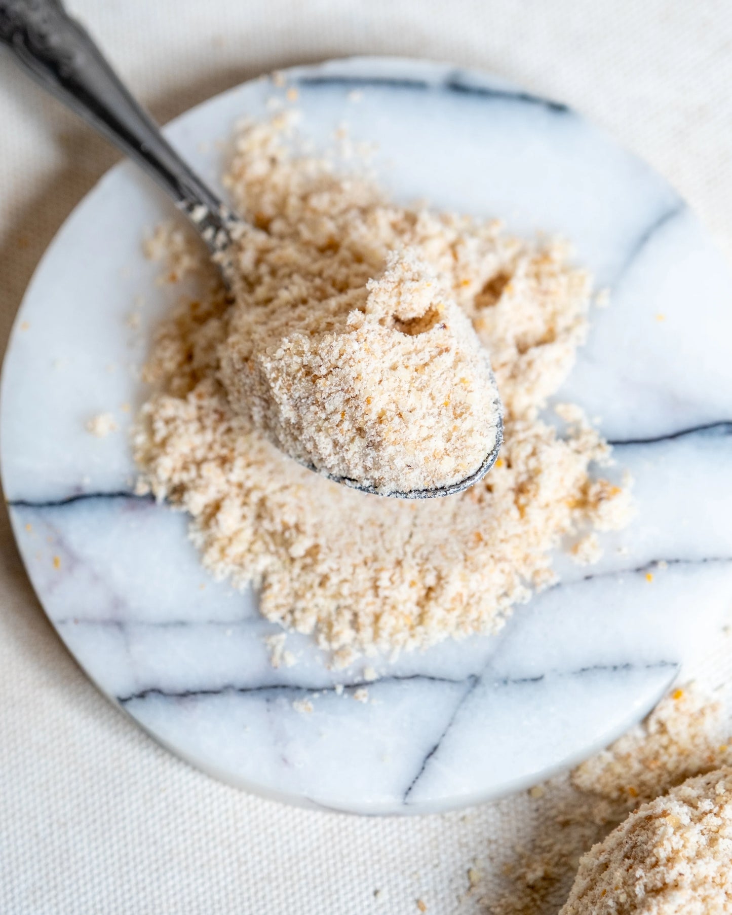 Paketli toz mahlep sunumu, Kandil simidi ve hamur işlerine eşsiz koku veren doğal taze öğütülmüş mahlep.