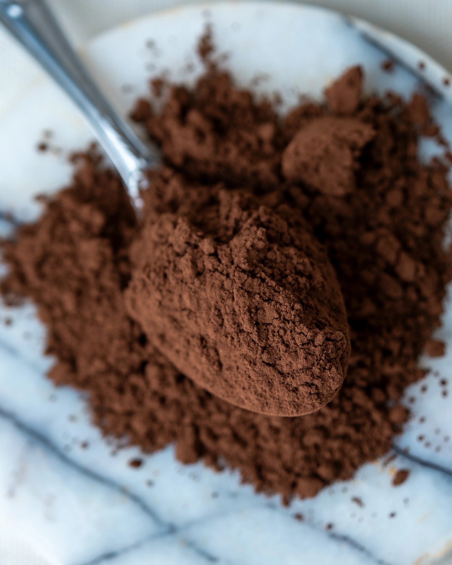 Paketli kakao sunumu, ıslak kek ve pastalar için yoğun renk veren ince öğütülmüş kakao.