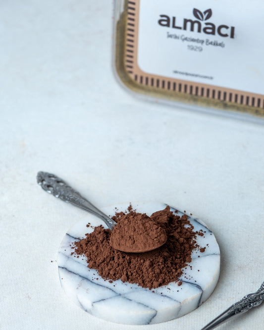 Paketli kakao sunumu, ıslak kek ve pastalar için yoğun renk veren ince öğütülmüş kakao.