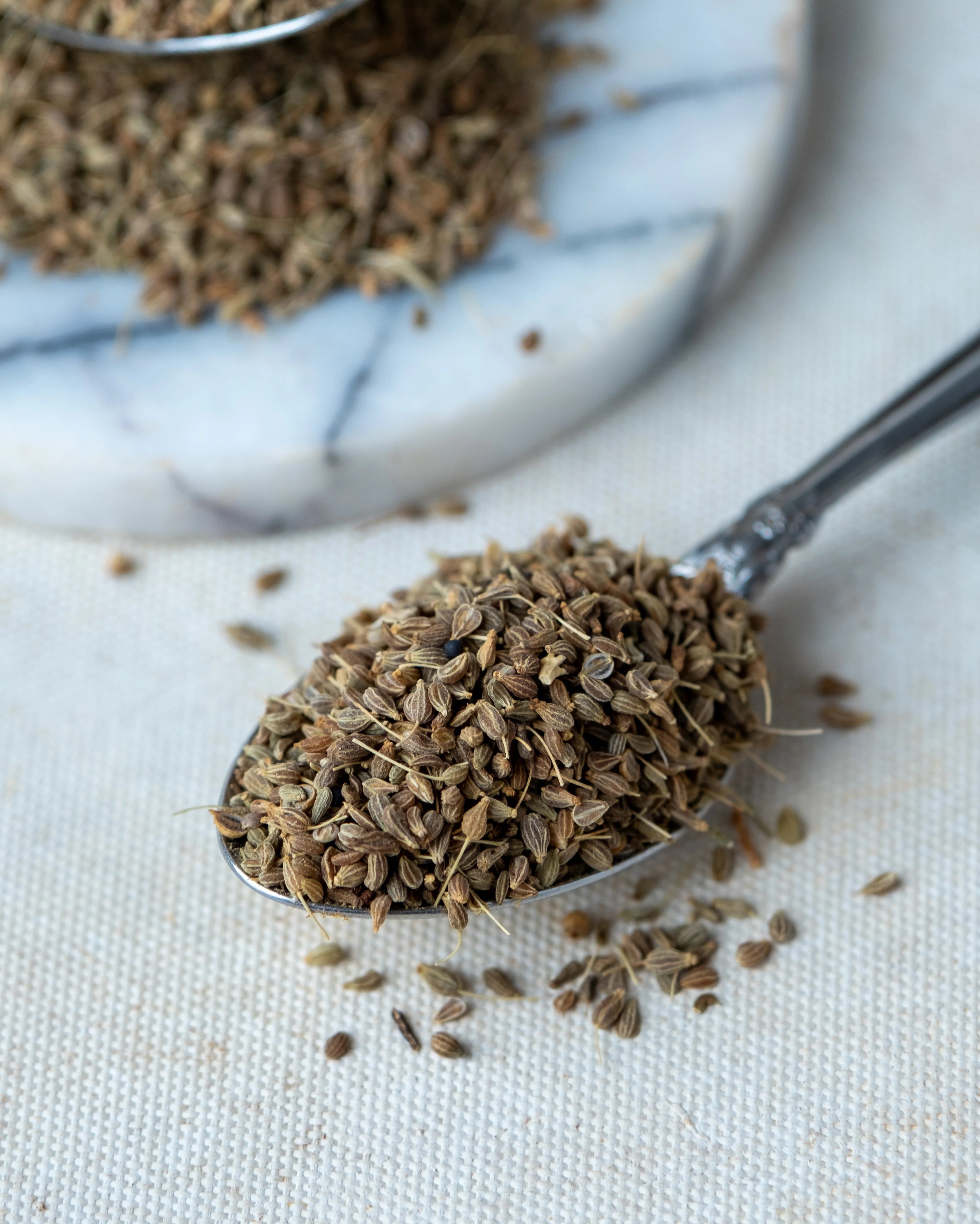 Paketli rezene tohumu sunumu, sindirimi rahatlatan ve süt artıran aromatik bitki çayı malzemesi.
