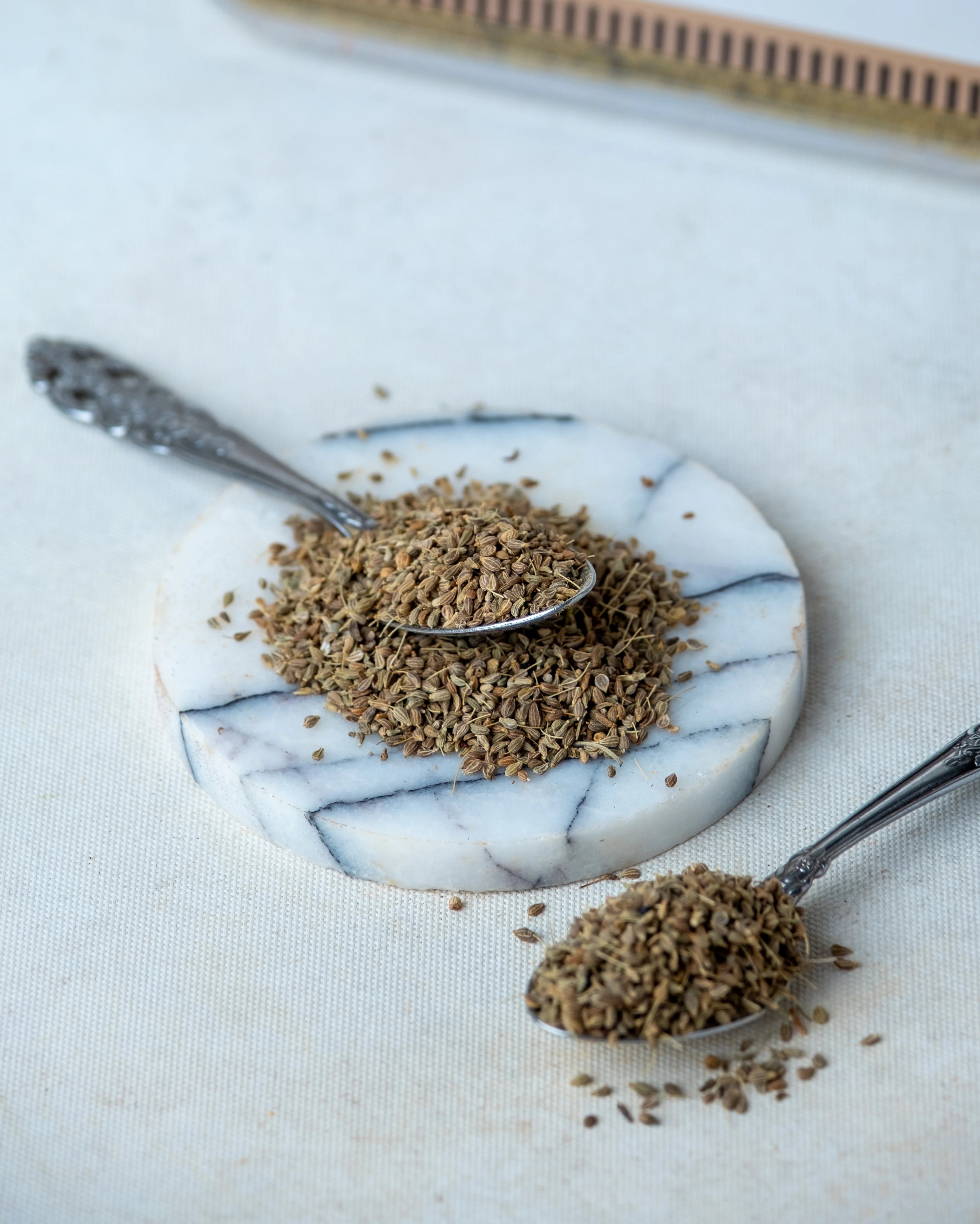 Paketli rezene tohumu sunumu, sindirimi rahatlatan ve süt artıran aromatik bitki çayı malzemesi.