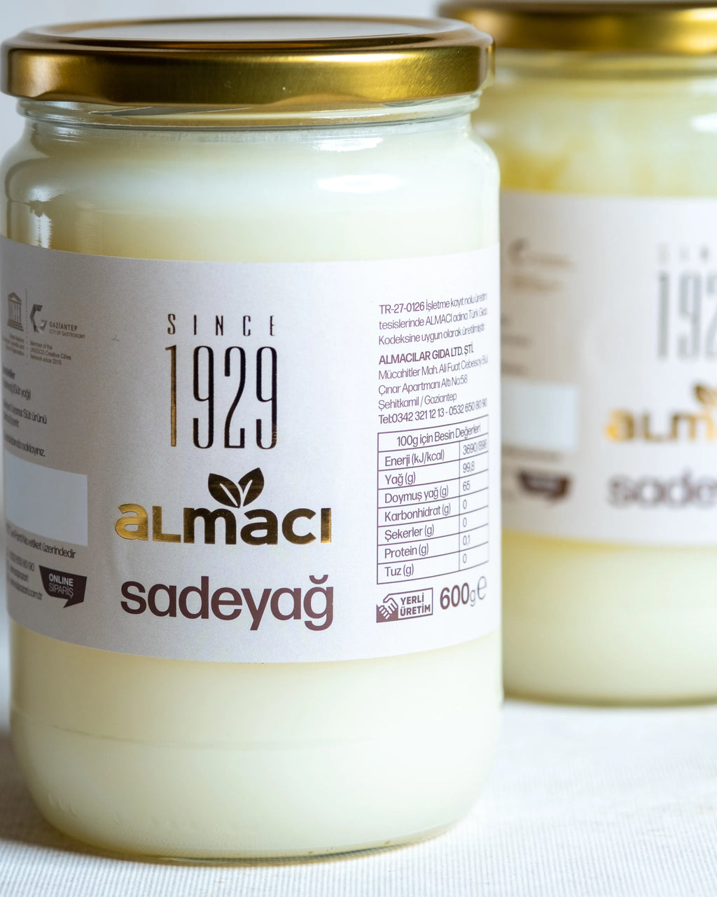Cam kavanozda Almacı sadeyağ, 1929'dan gelen tecrübeyle üretilen, baklava ve yemekler için %99 saf süt yağı (ghee).